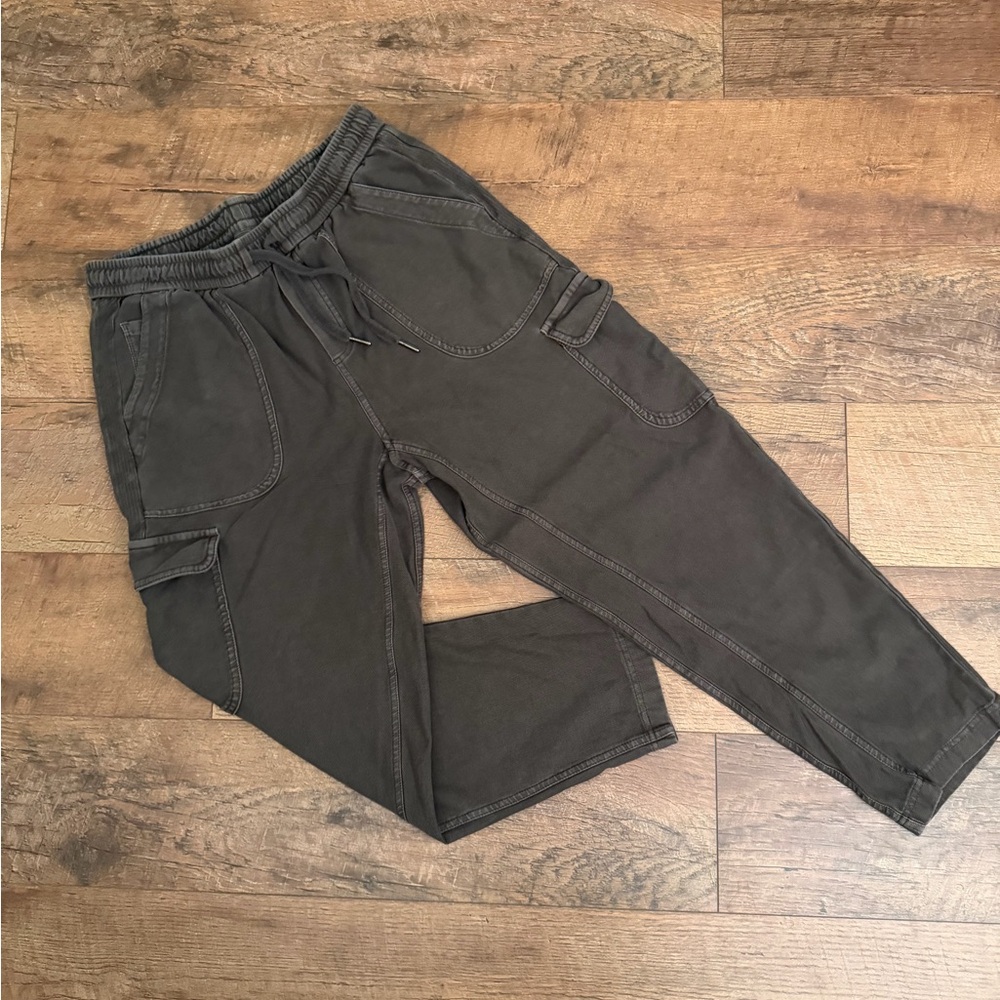 📦 Athleta Farallon Cargo Crop - Picture 3 of 10